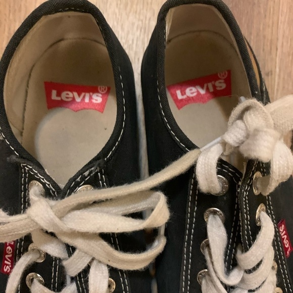 Levi’s Black & White Sneakers Size 6 - Picture 3 of 8